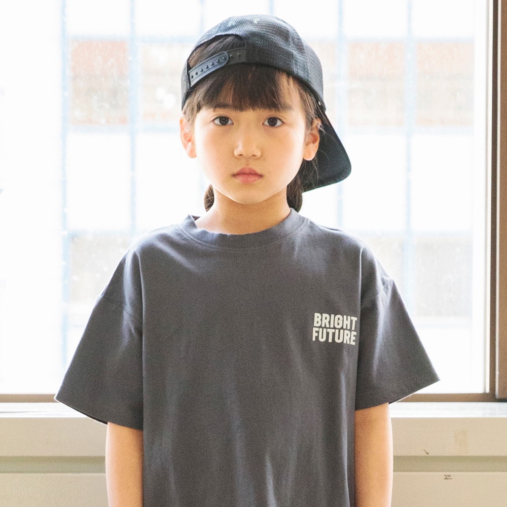 チャコールグレー