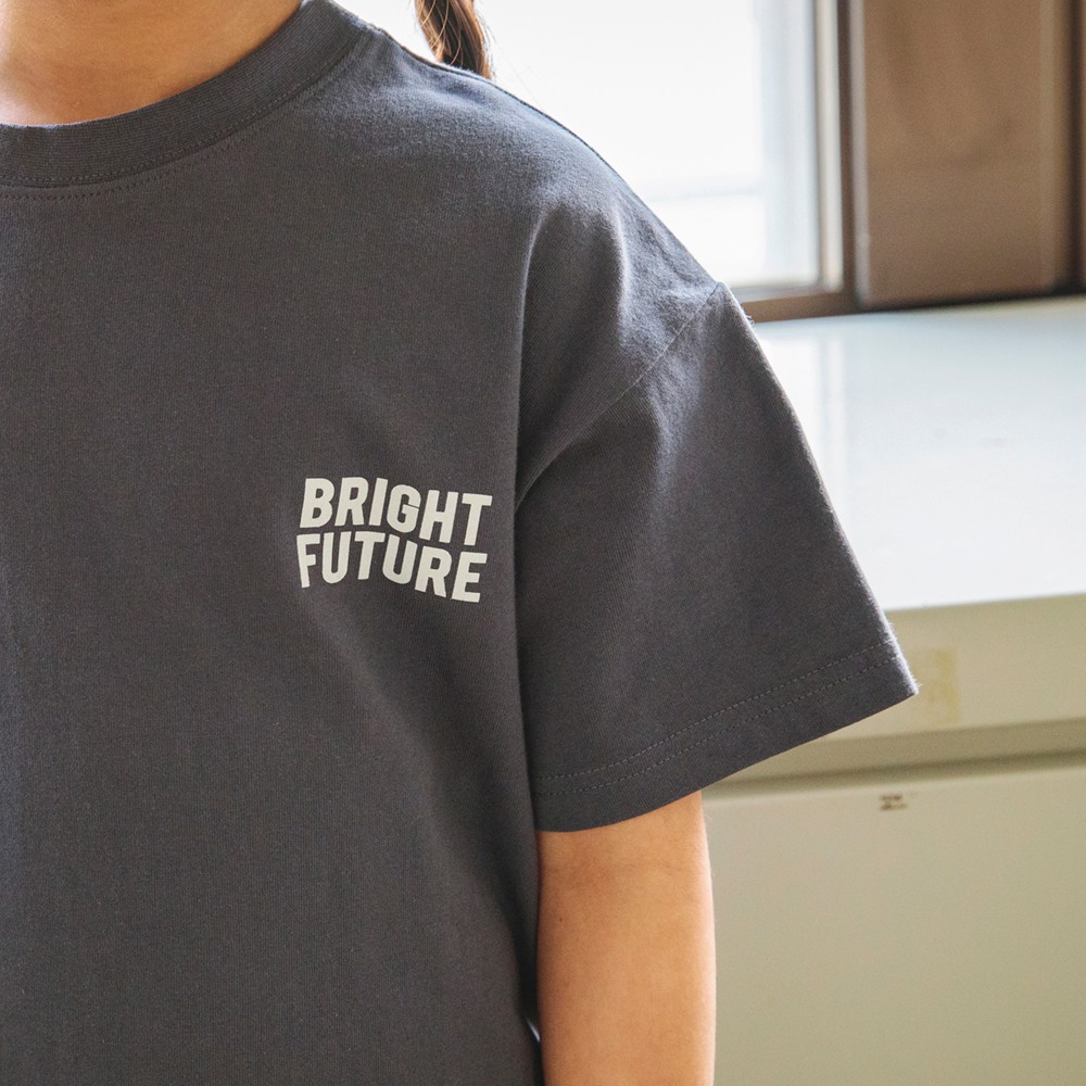 チャコールグレー