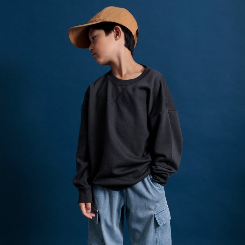 チャコールグレー