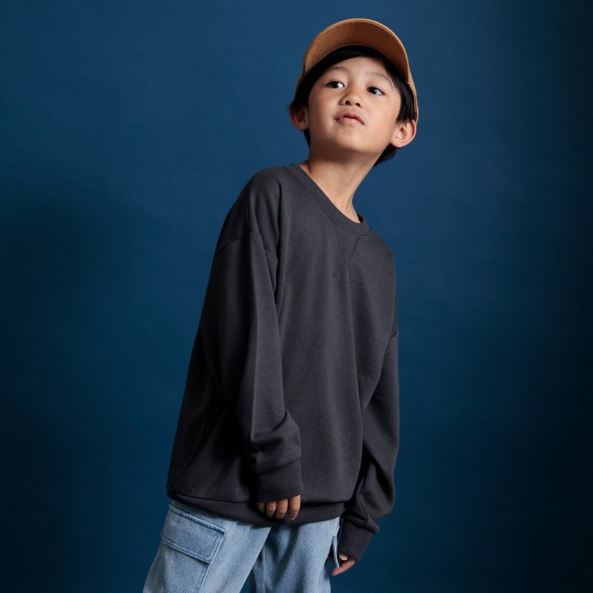 チャコールグレー