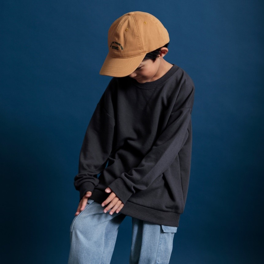 チャコールグレー