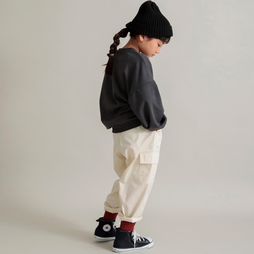 チャコールグレー