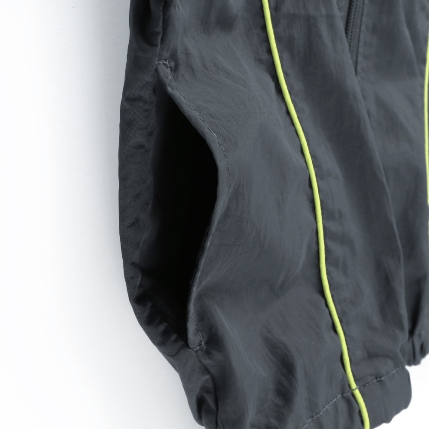 チャコールグレー