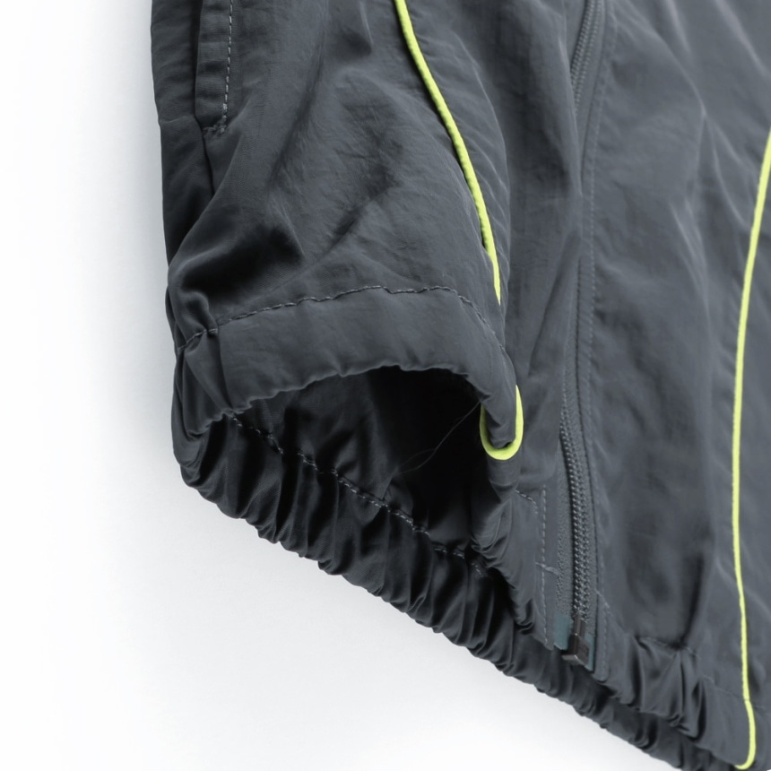 チャコールグレー