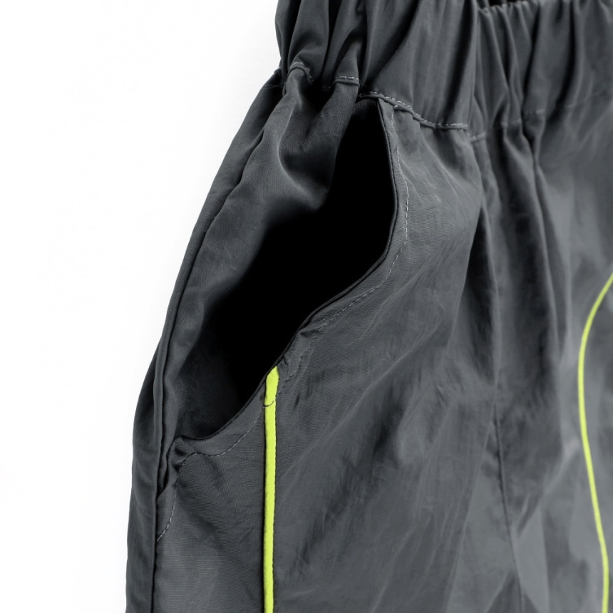 チャコールグレー