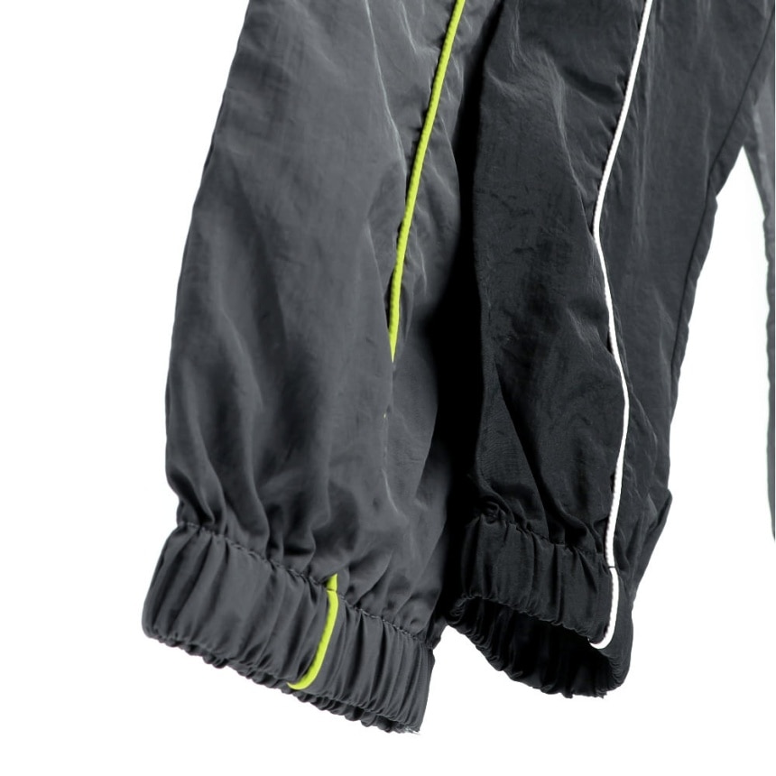 チャコールグレー