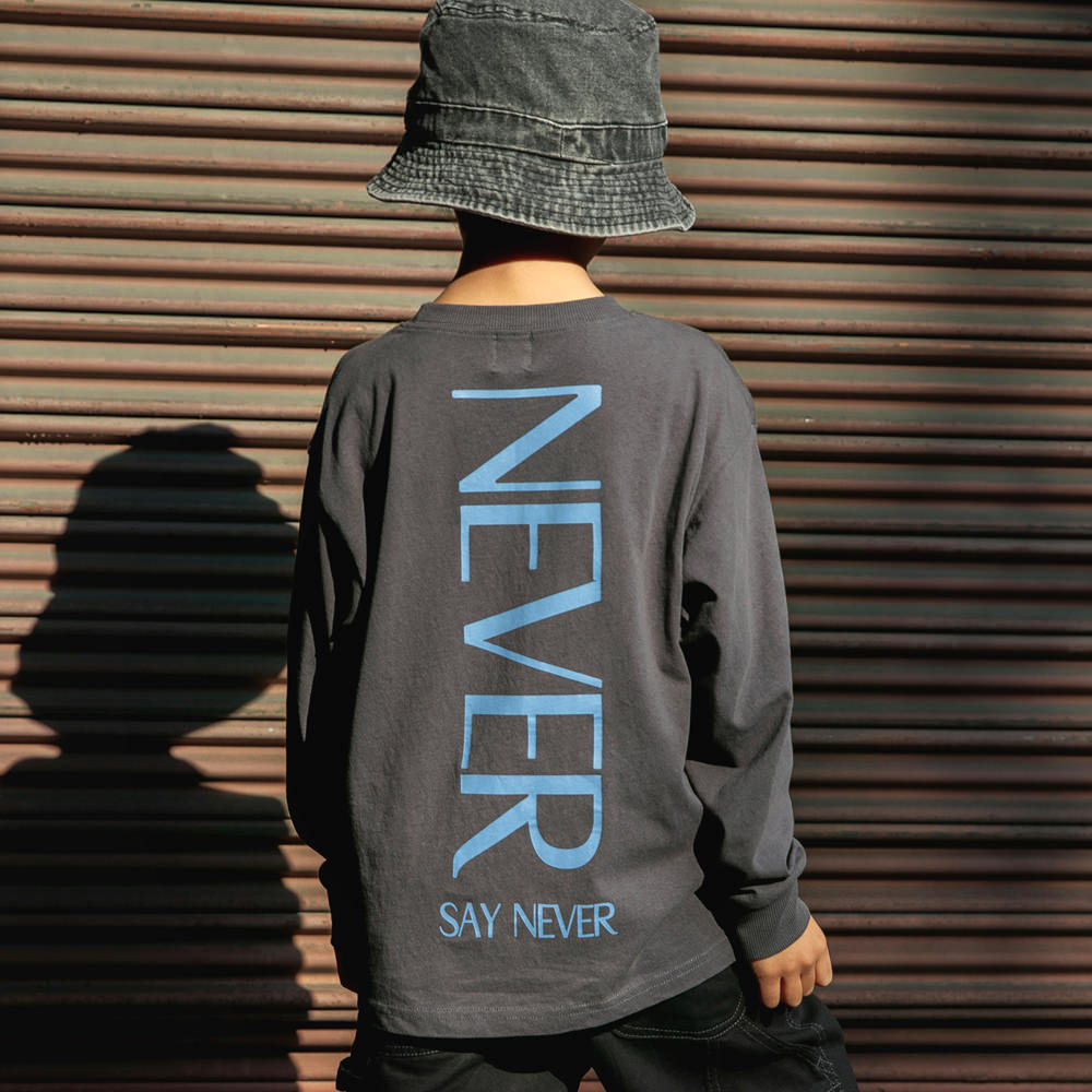 チャコールグレー