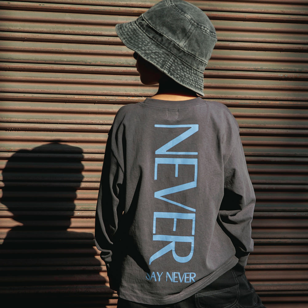 チャコールグレー