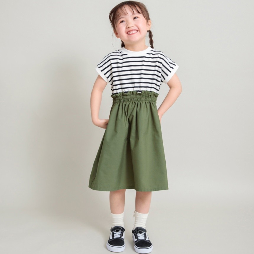 カーキグリーン