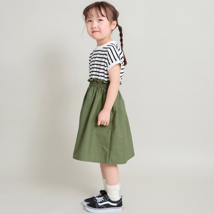 カーキグリーン