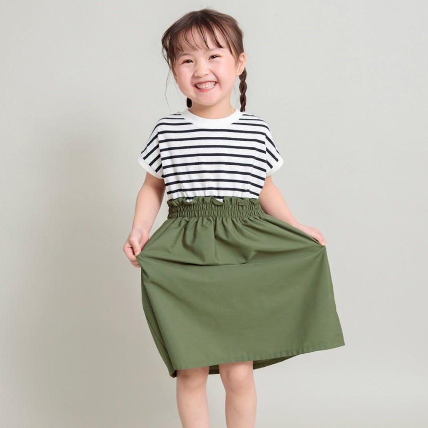 カーキグリーン