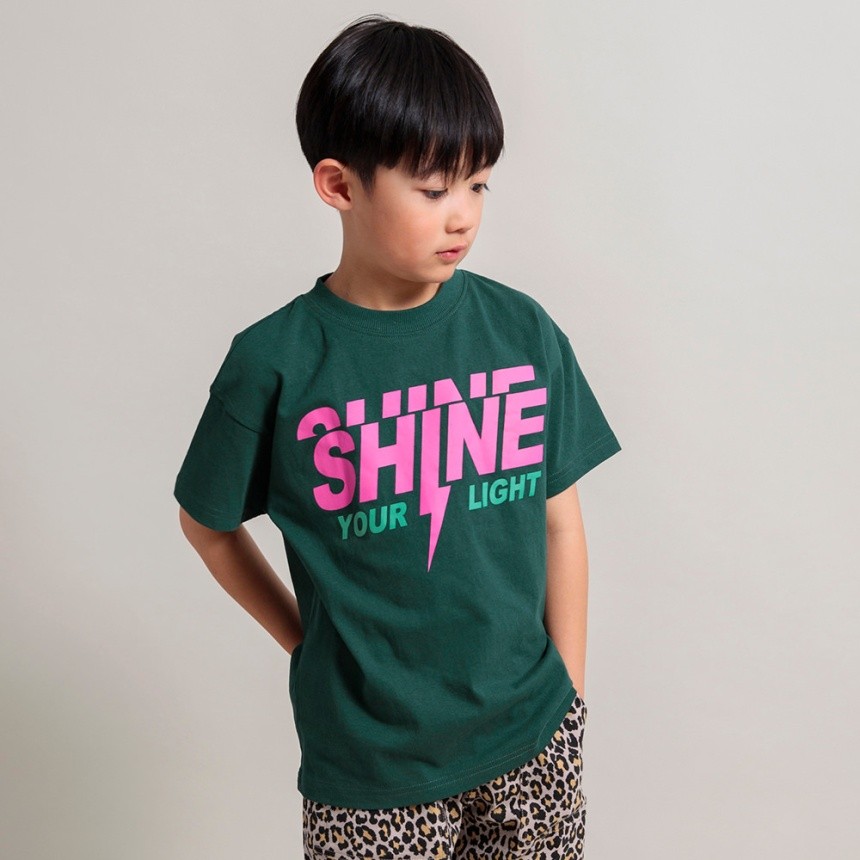 ダークグリーン