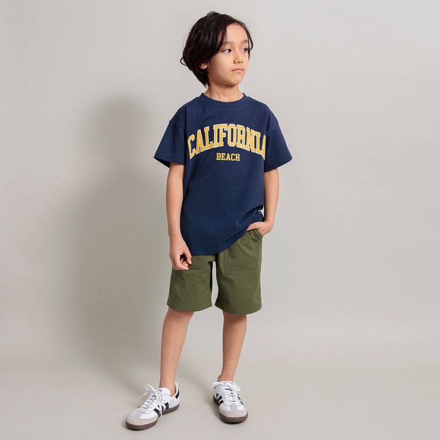 カーキグリーン