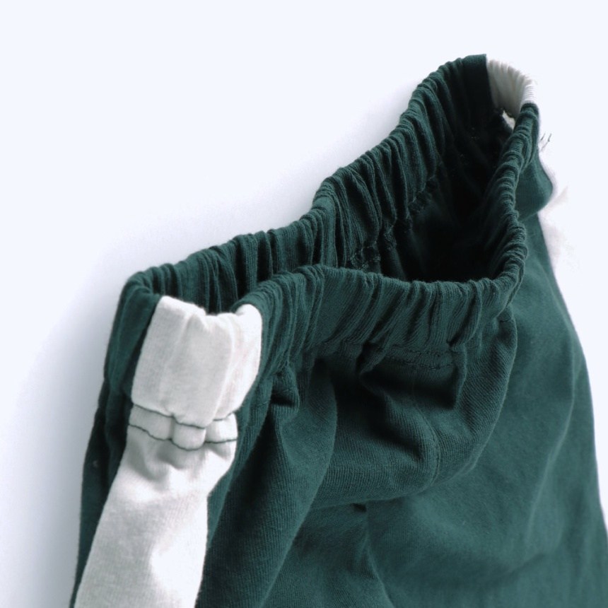 ダークグリーン