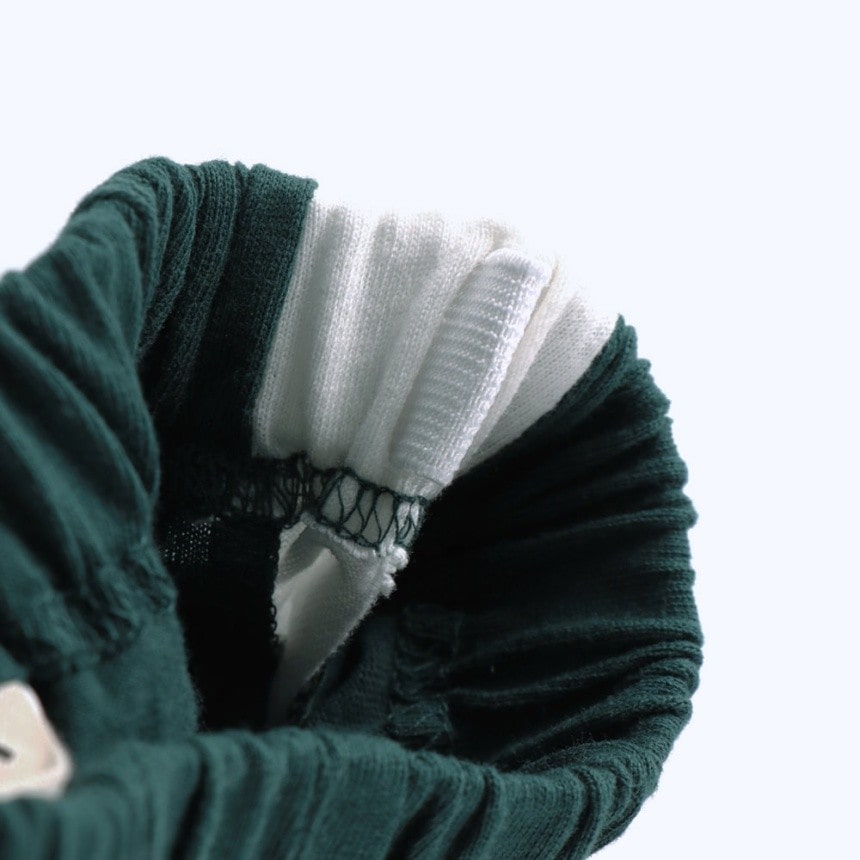 ダークグリーン