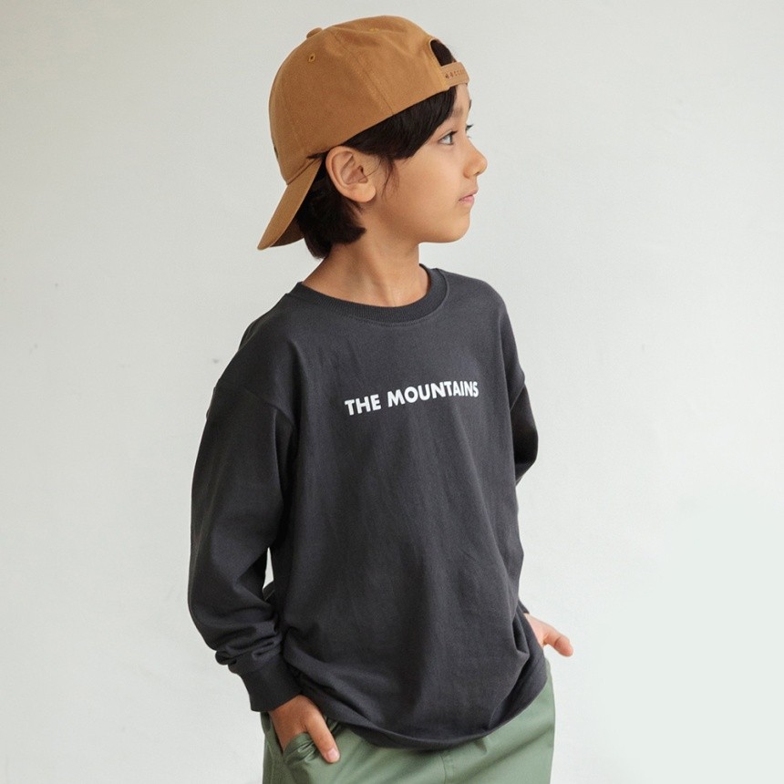 チャコールグレー