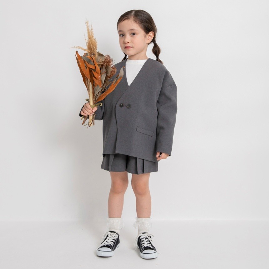 チャコールグレー