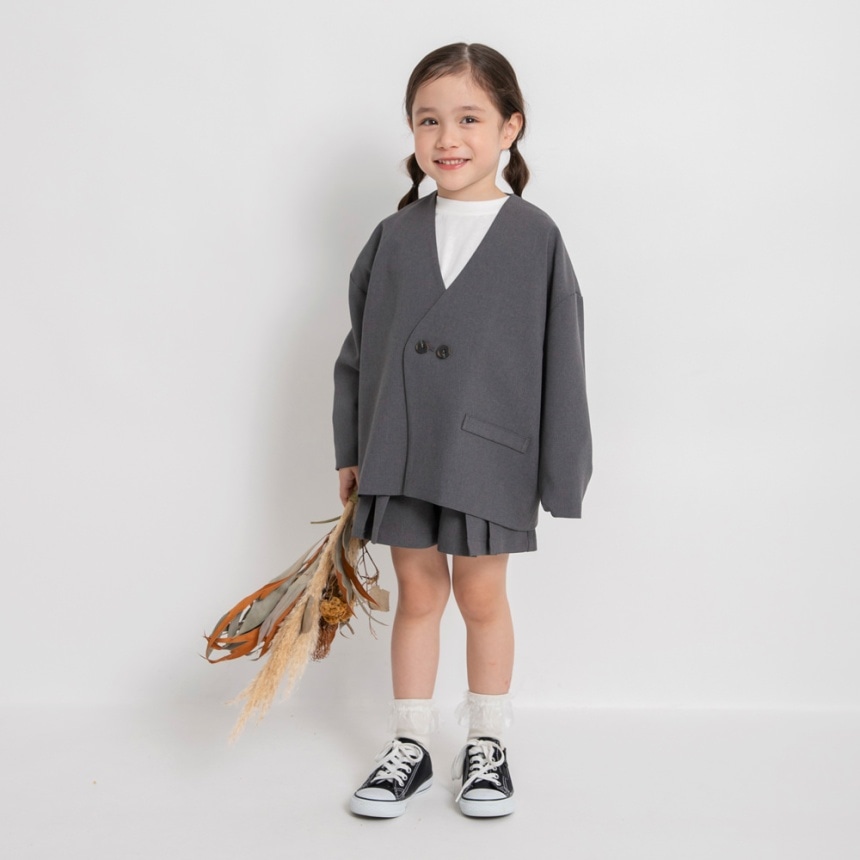 チャコールグレー