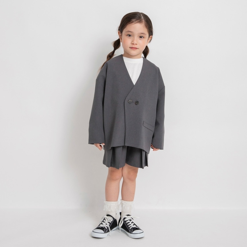 チャコールグレー