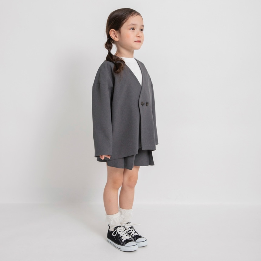 チャコールグレー