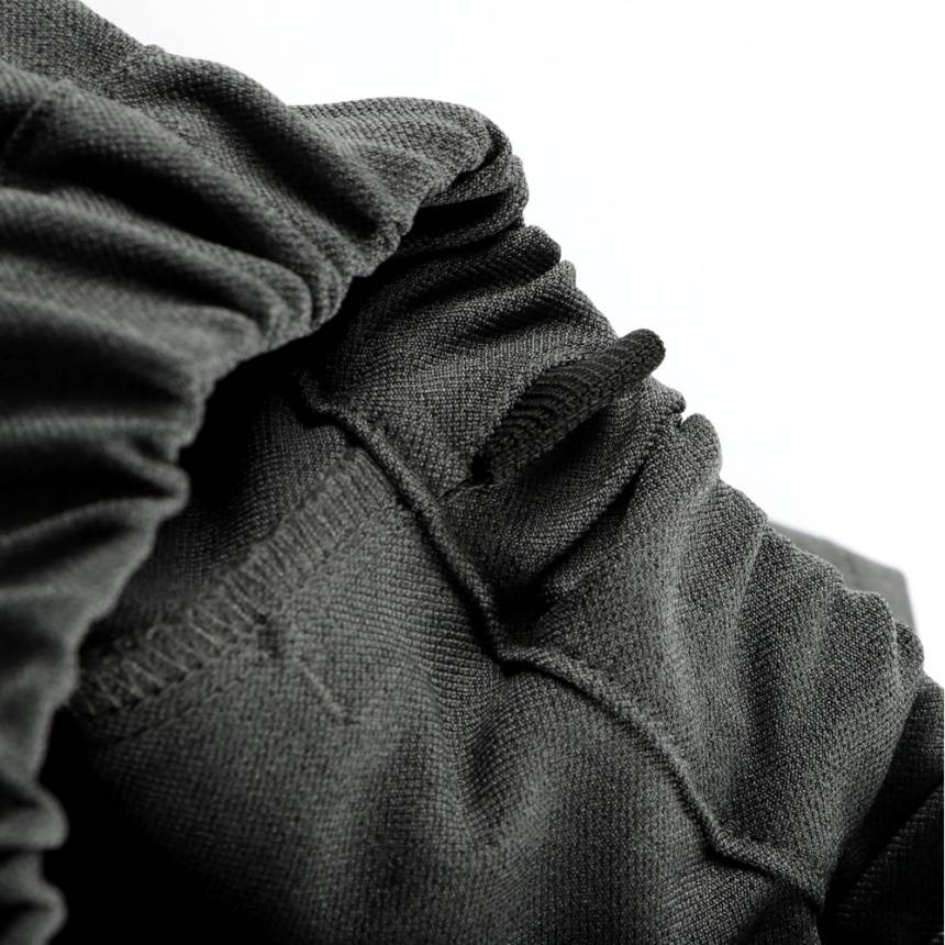 チャコールグレー