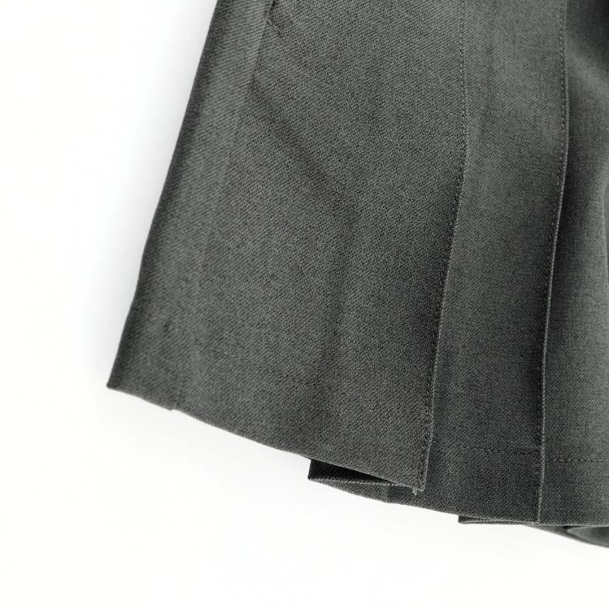 チャコールグレー