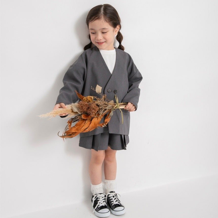 チャコールグレー