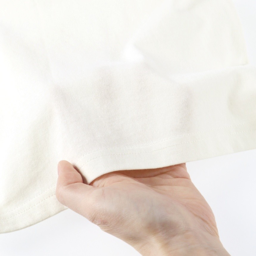 03_オフ白_いちご