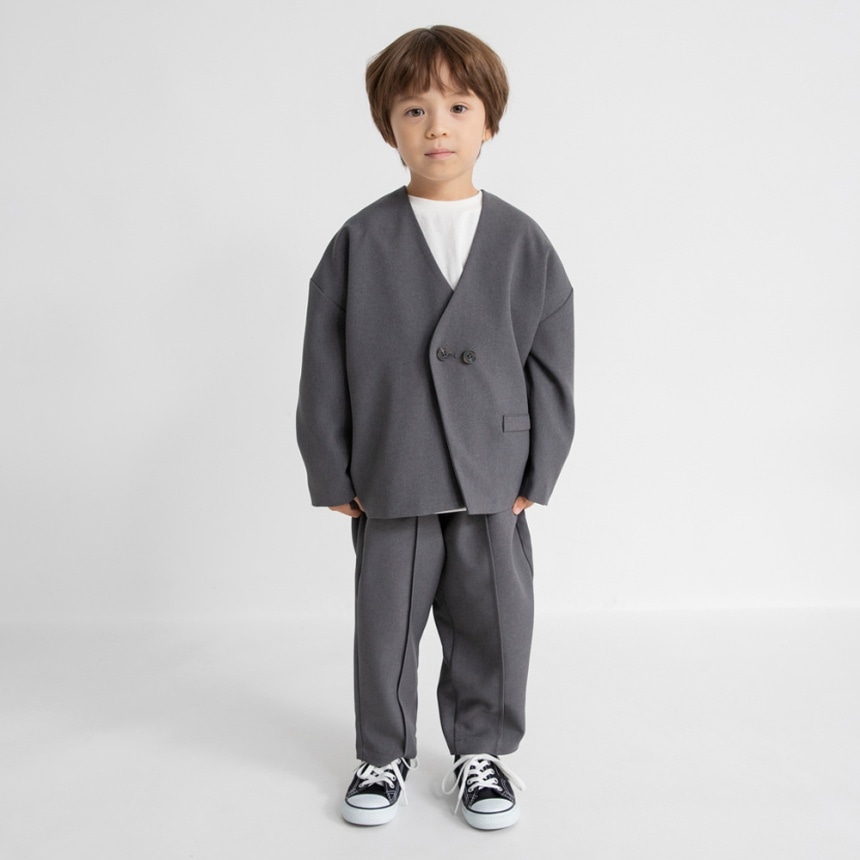 チャコールグレー