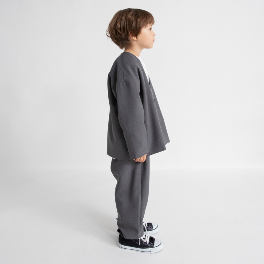 チャコールグレー