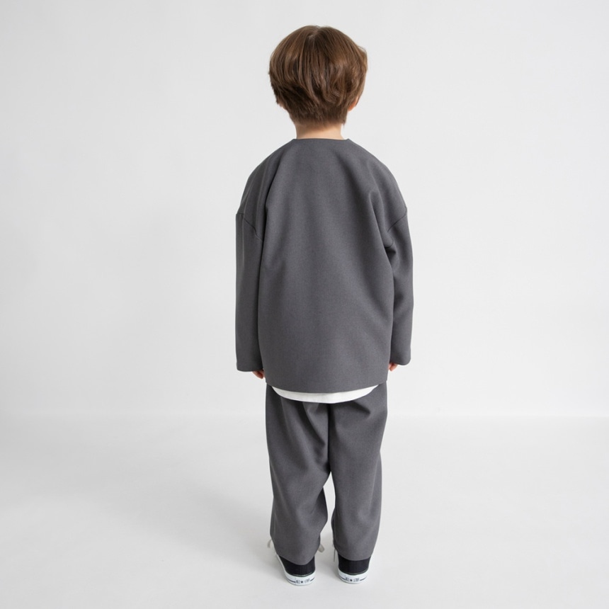 チャコールグレー