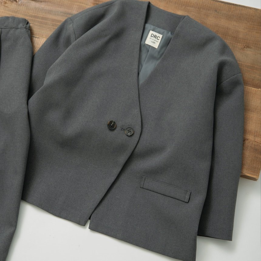 チャコールグレー