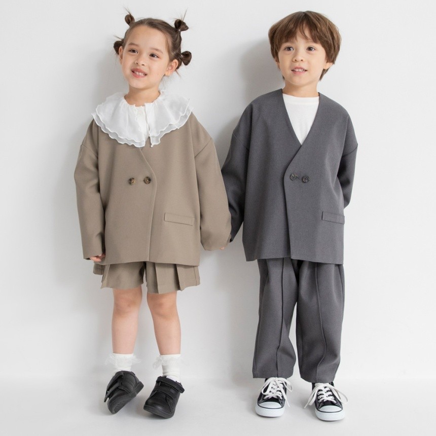 チャコールグレー