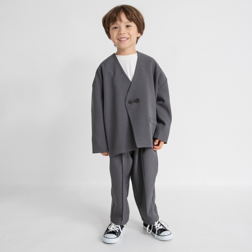 チャコールグレー