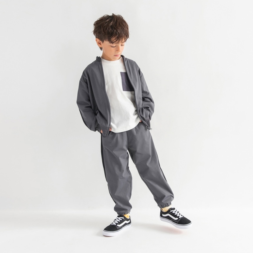 チャコールグレー