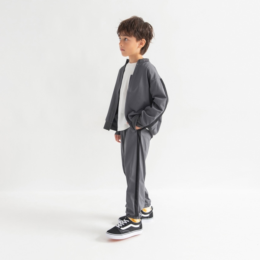 チャコールグレー