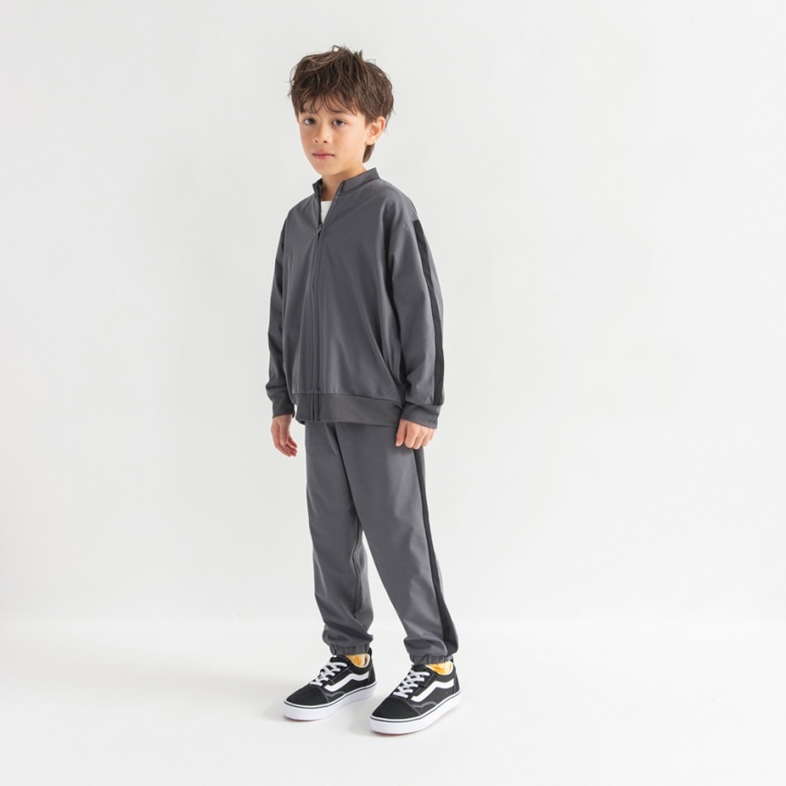 チャコールグレー