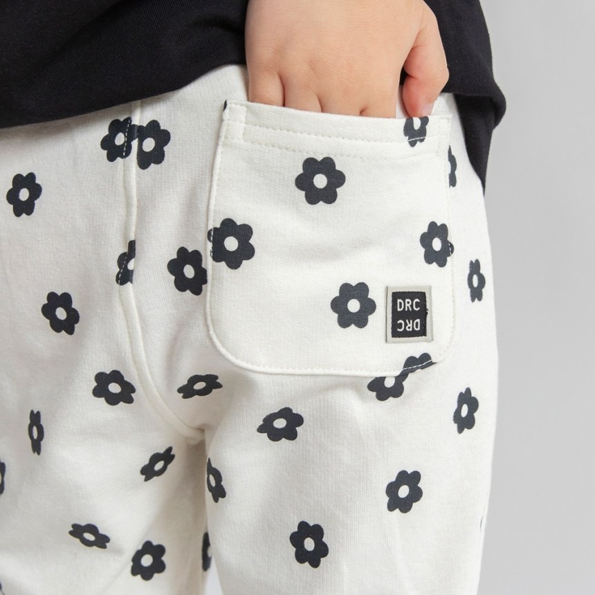 95:アイボリー_黒小花柄