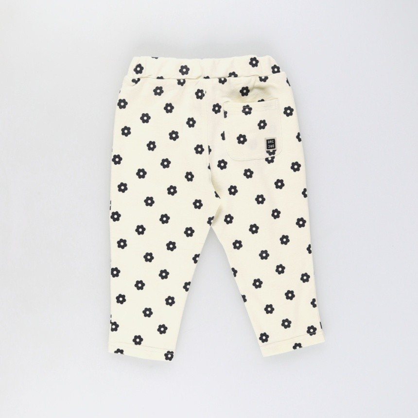 95:アイボリー_黒小花柄