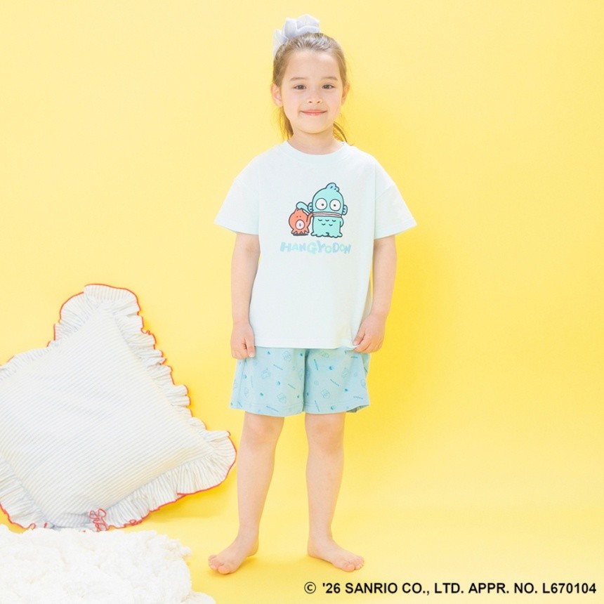 エメラルドグリーン