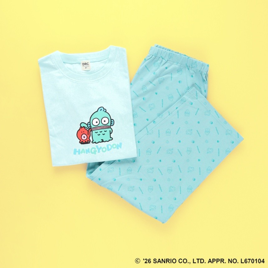 エメラルドグリーン