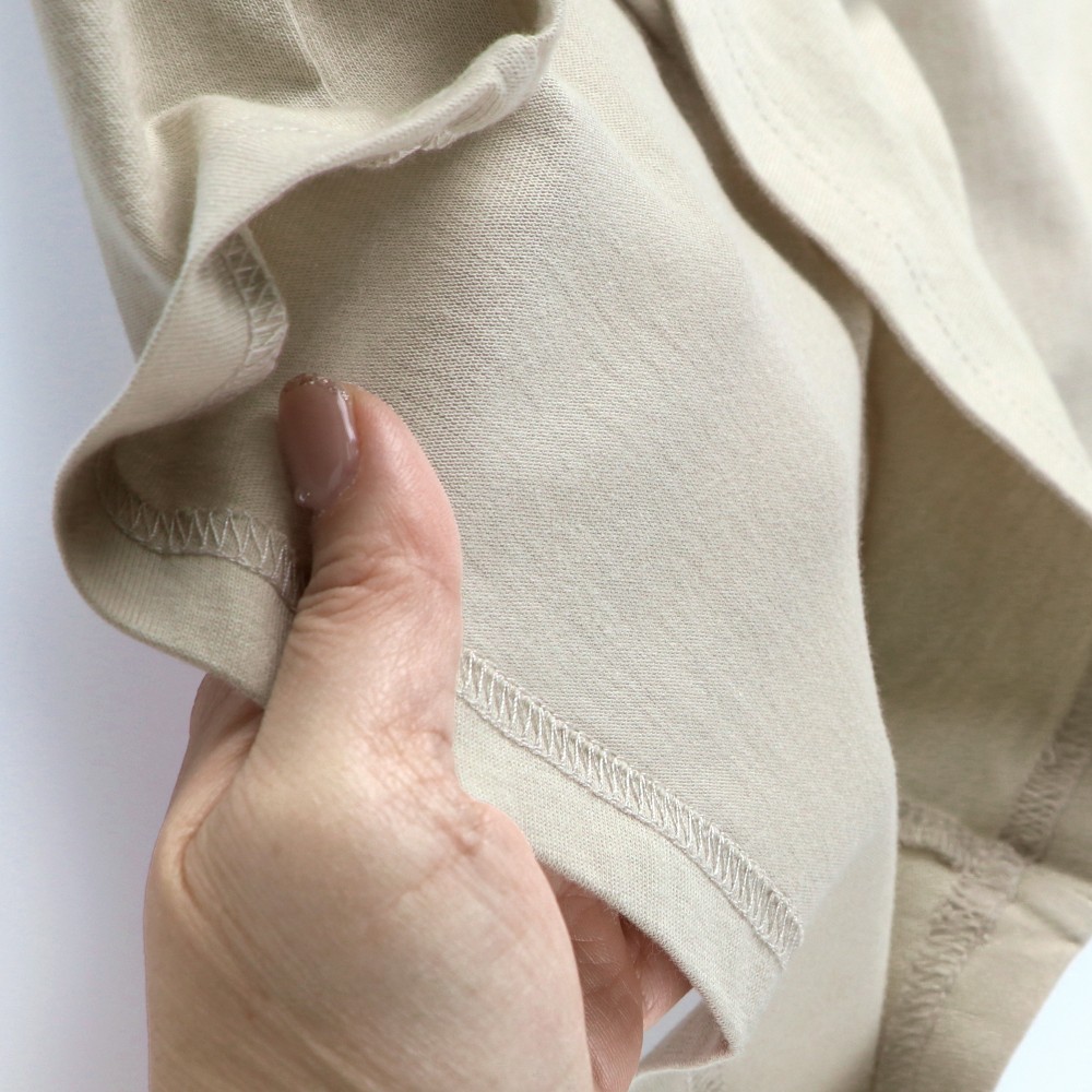 ライトベージュ