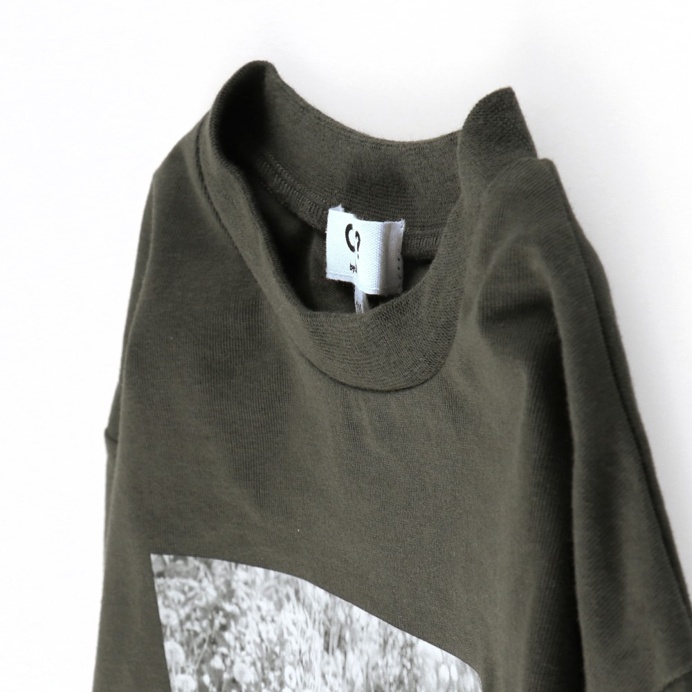 チャコールグレー