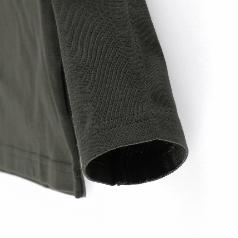 チャコールグレー