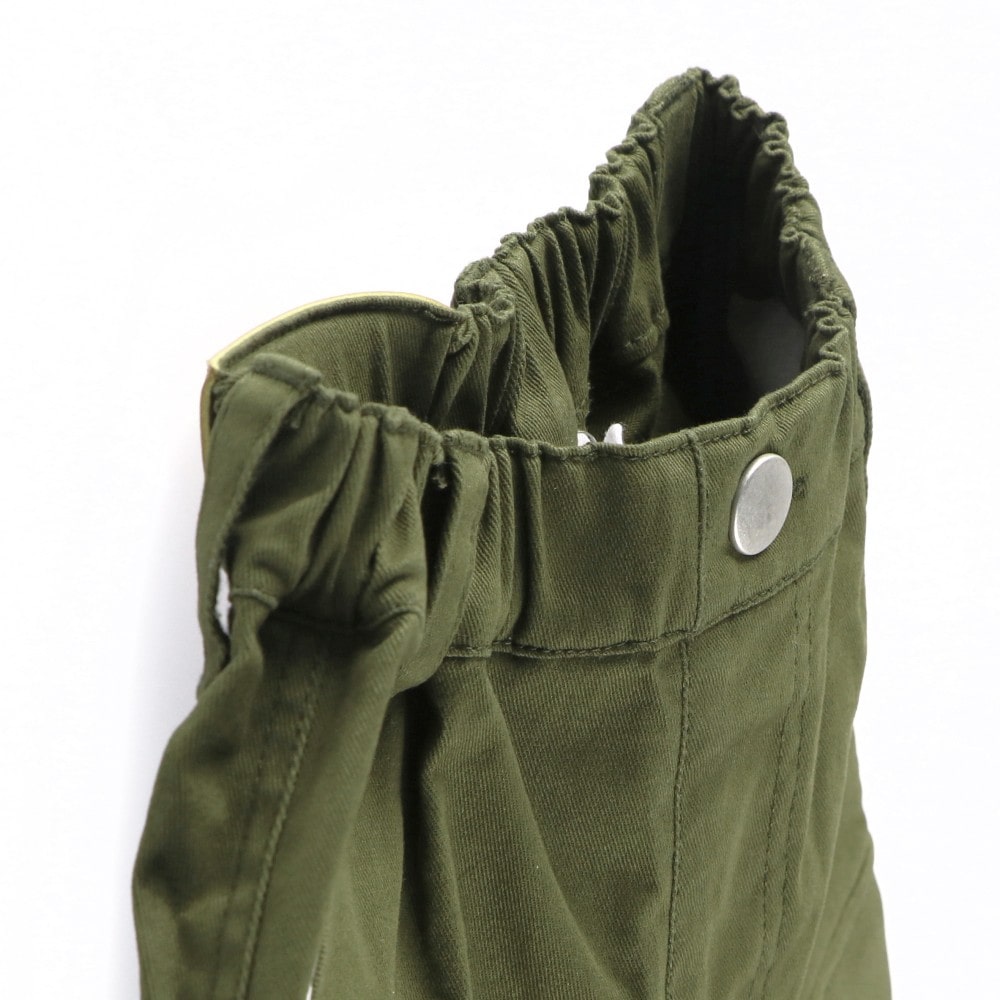 カーキグリーン