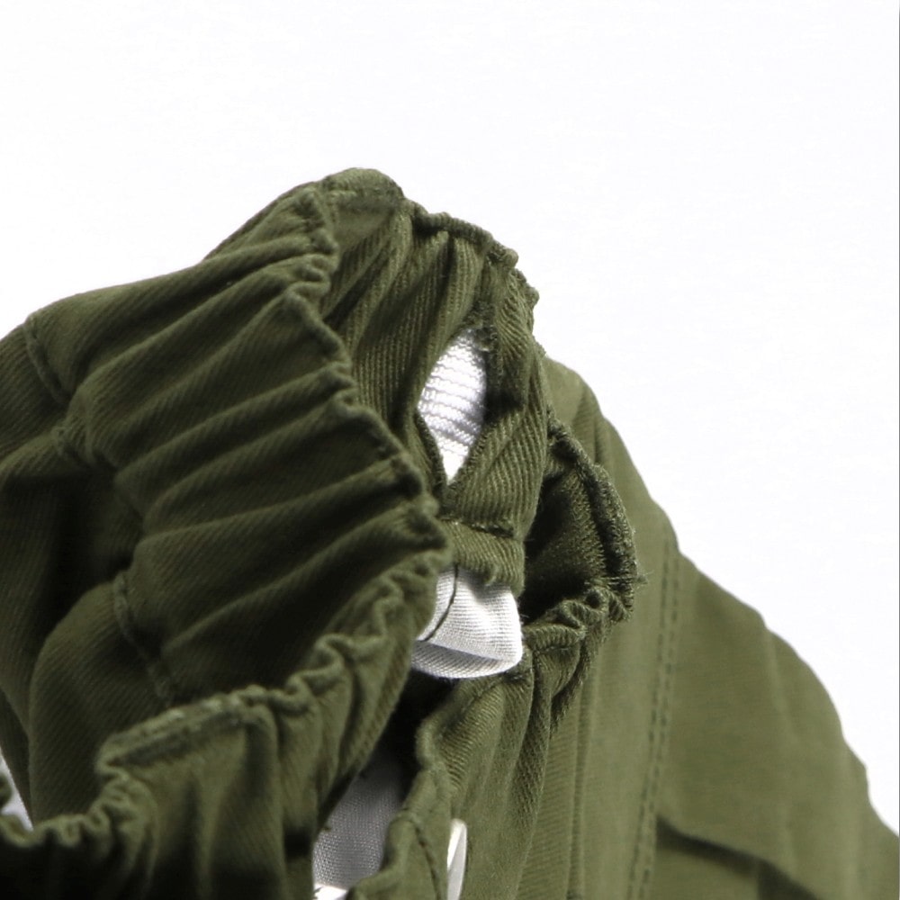 カーキグリーン