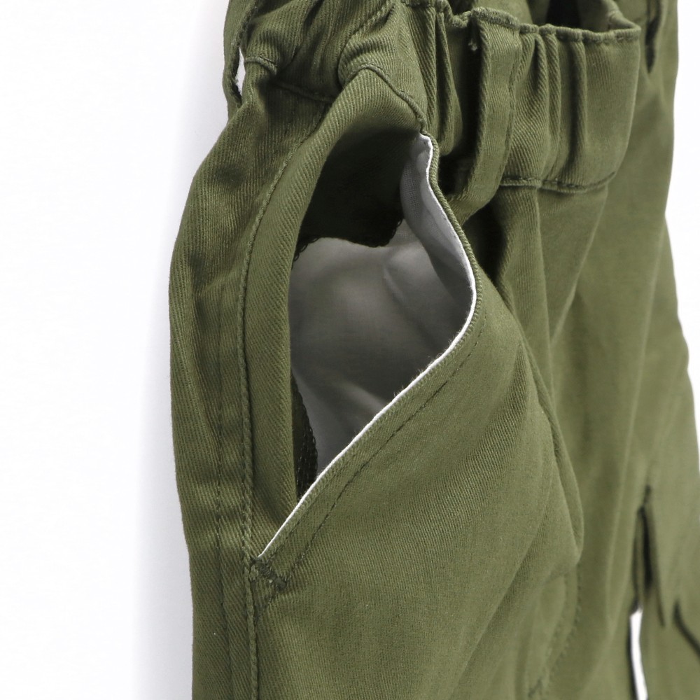 カーキグリーン