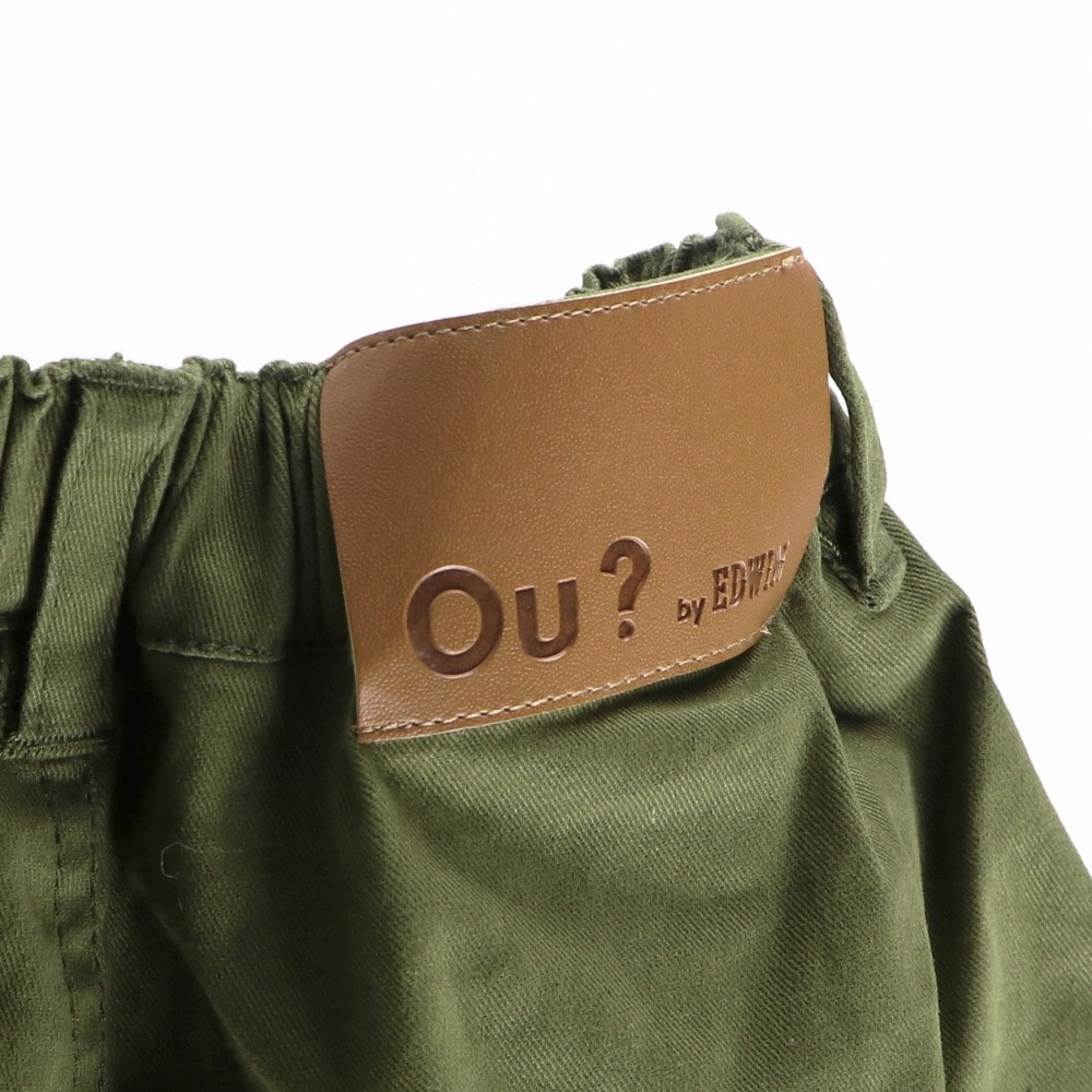 カーキグリーン