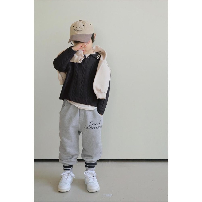 チャコールグレー