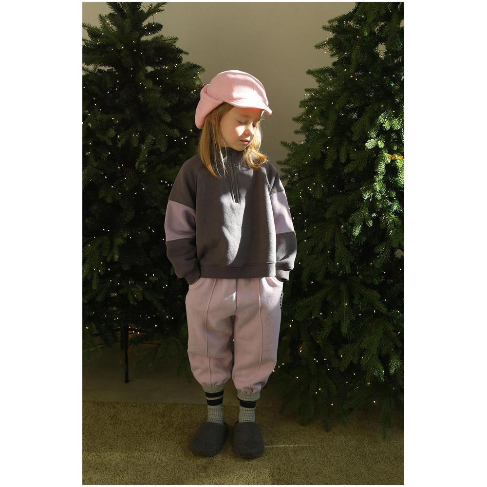 チャコールグレー